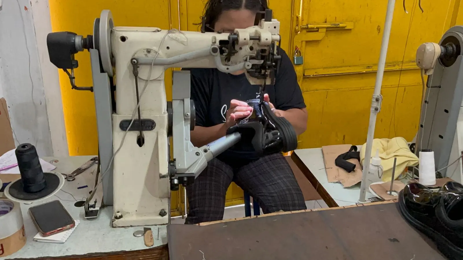 Mesin produksi sepatu 7