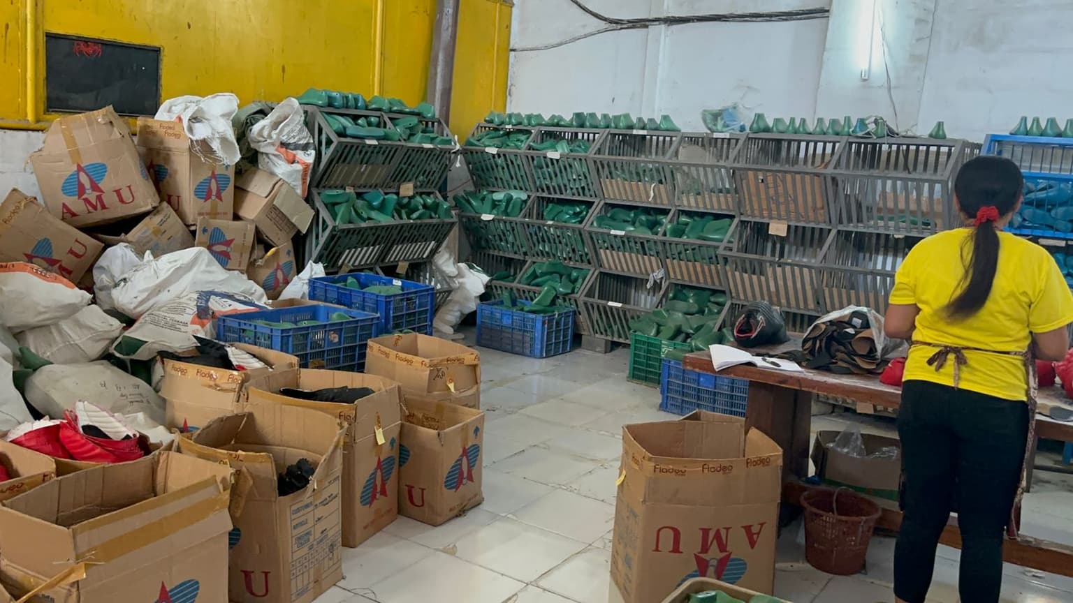 Proses produksi sepatu 2