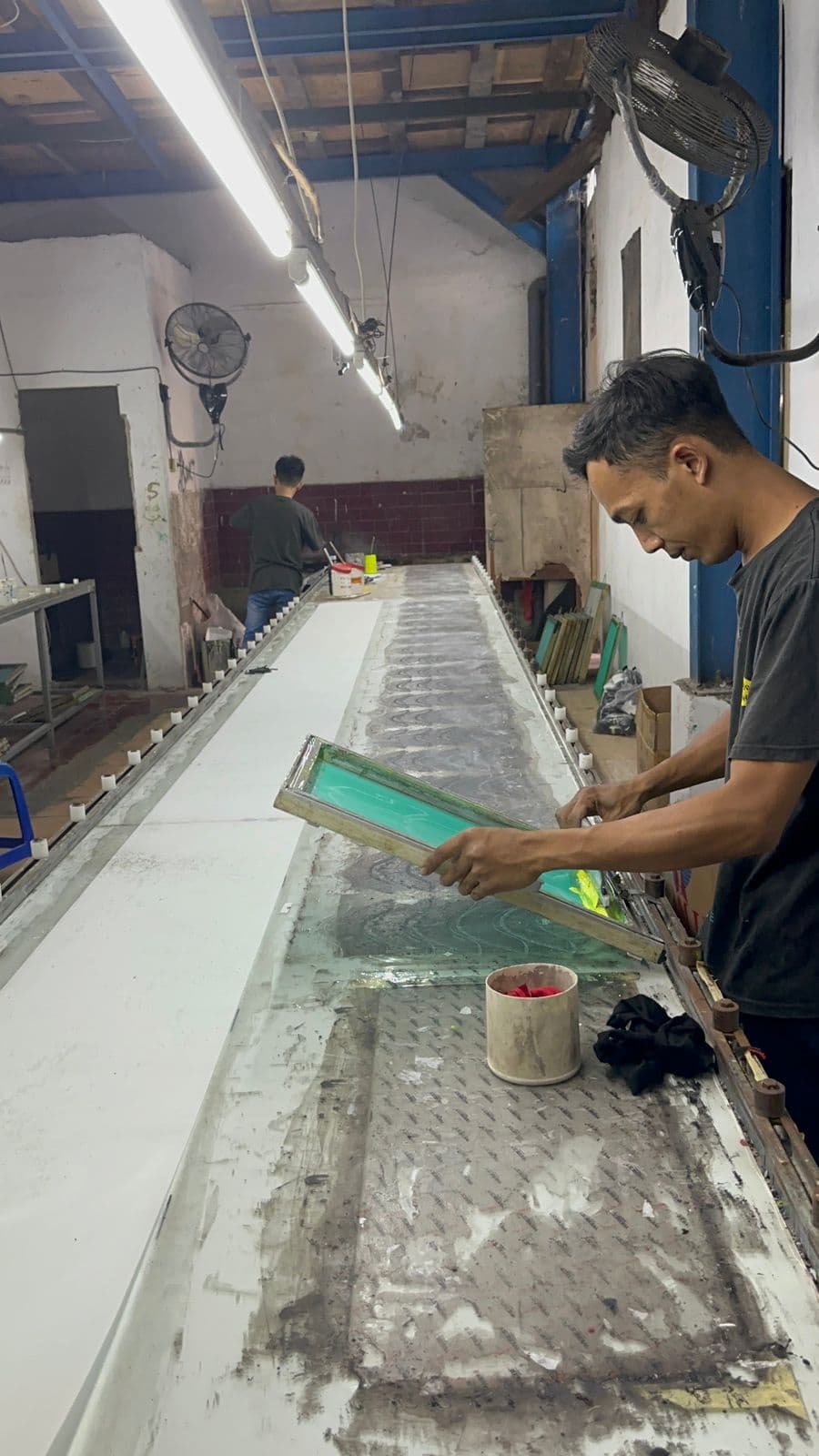 Proses produksi sepatu 7